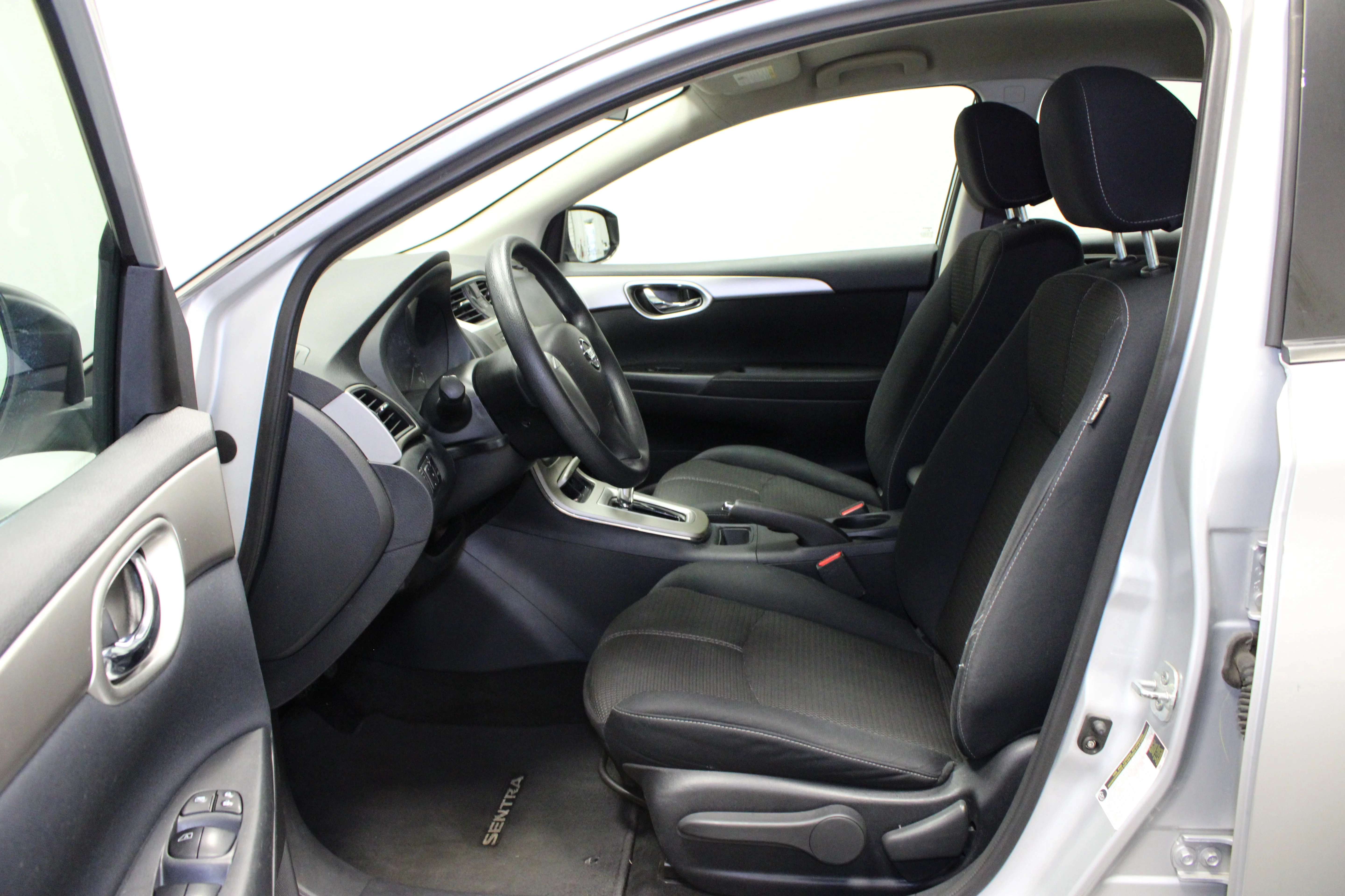 Used 2014 Brilliant Silver Nissan S image 14