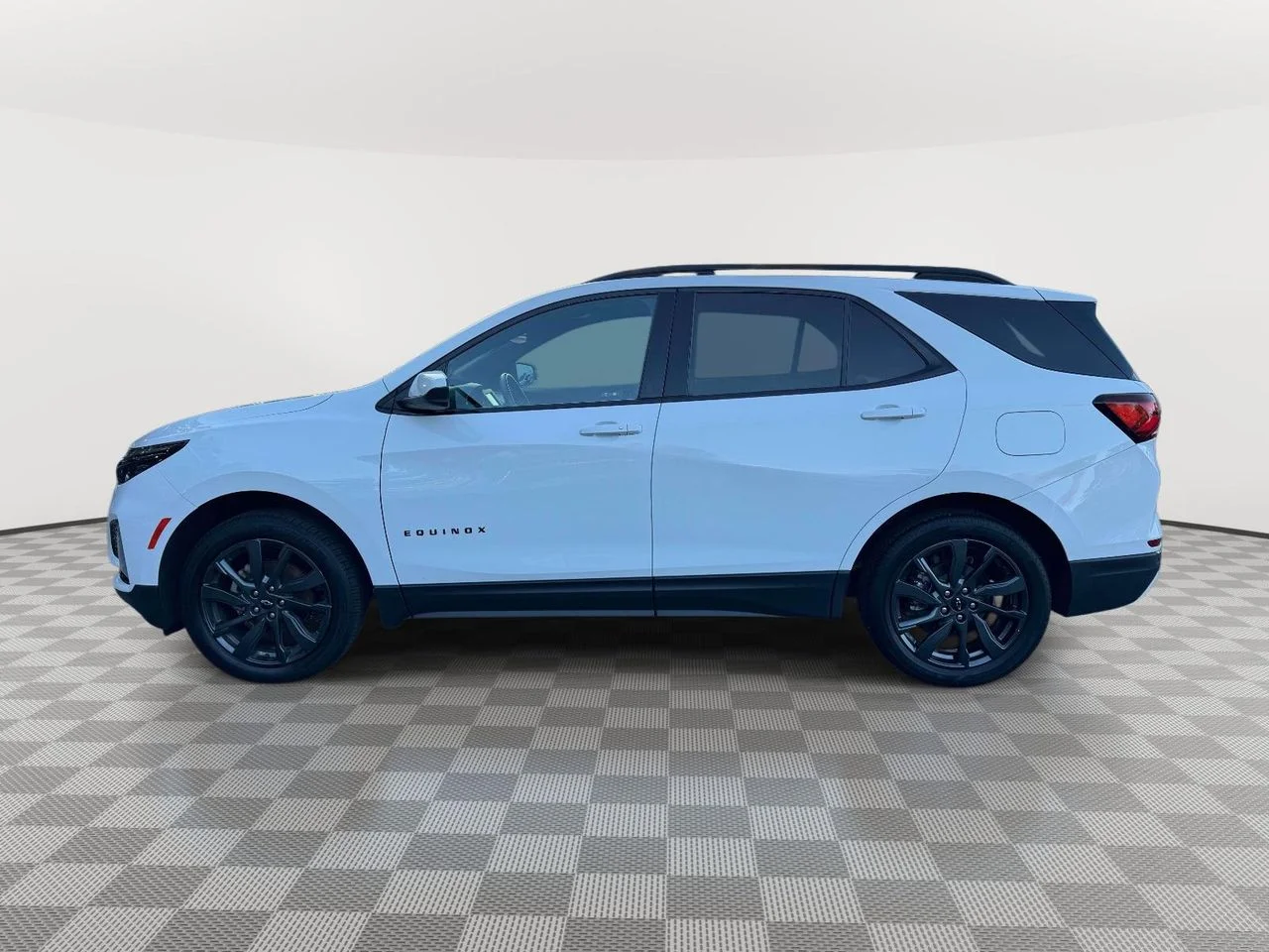 Used 2023 Summit White Chevrolet AWD RS image 4