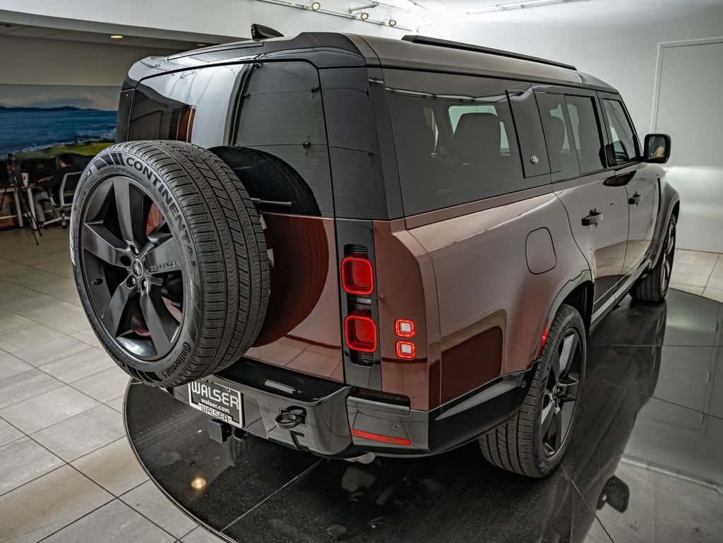 Used 2024 Sedona Red Land Rover X-Dynamic SE image 16