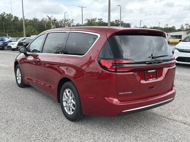 New 2027 Red Hot Pearl-Coat Exterior Paint Chrysler Select image 6
