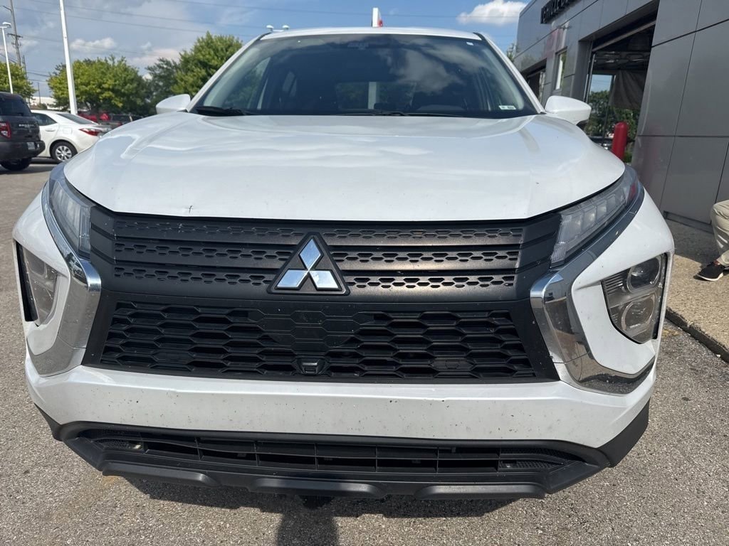 Used 2023 Diamond White Mitsubishi ES image 9