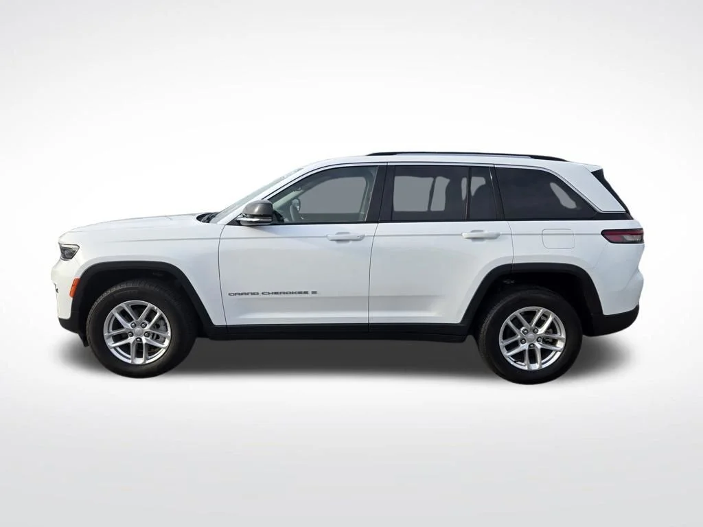 Used 2023 White Jeep Limited image 6