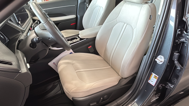 Used 2023 Portofino Gray Hyundai SEL image 9