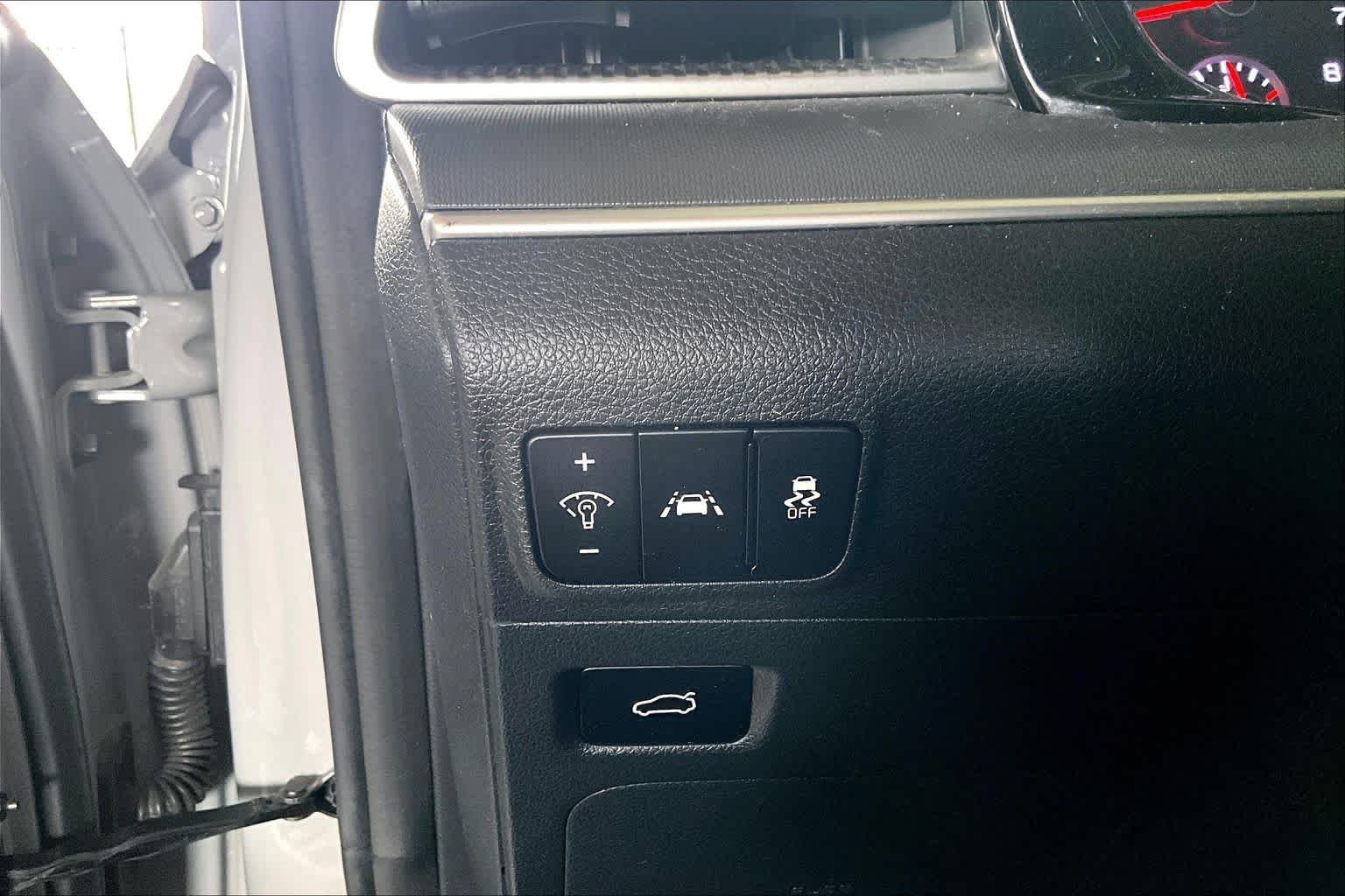 Used 2021 Wolf Gray Kia GT-Line image 31