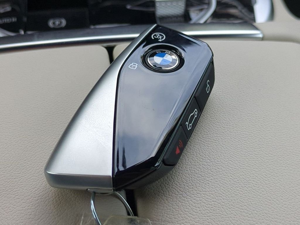 New 2027 Gray Metallic BMW xDrive40i image 29