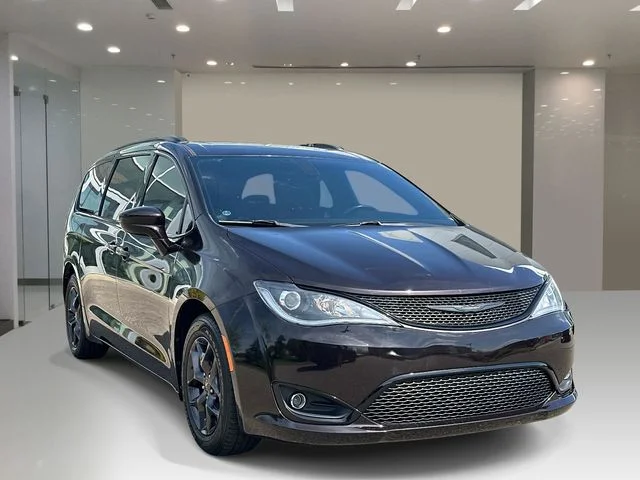 Used 2019 Black Chrysler Touring L Plus image 6