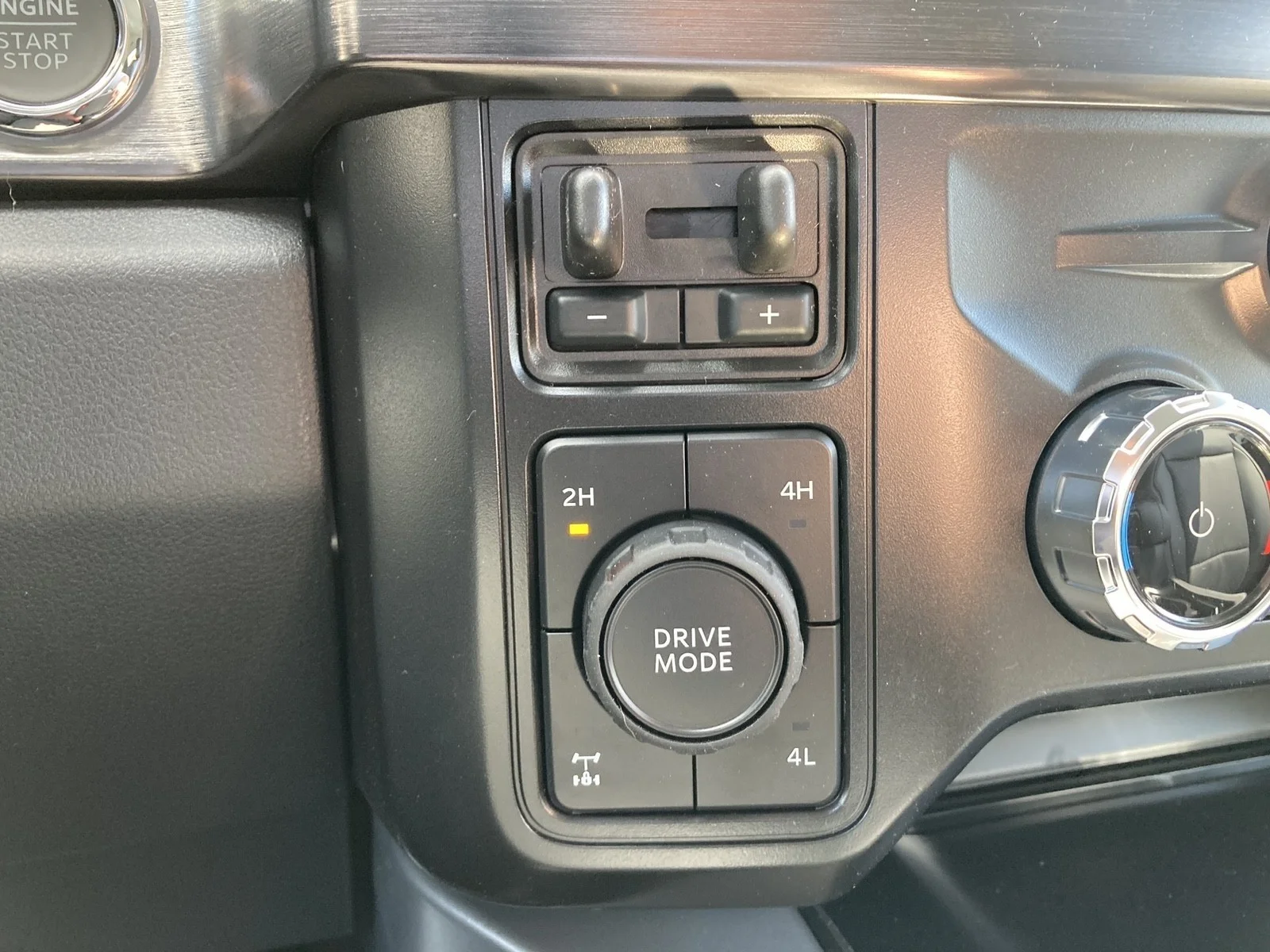 New 2026 Star White Metallic Tri-Coat Ford F-350® Lariat® image 24