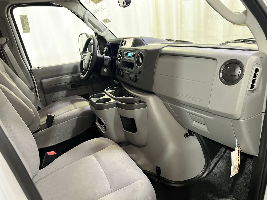 New 2026 Oxford White Ford E-350 SRW image 14