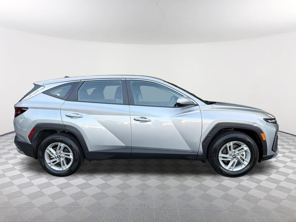 2025 Hyundai Tucson SE - Photo 4