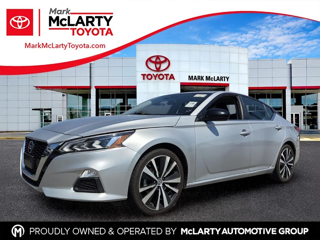 Used 2022 Silver Nissan 2.5 SR image 1