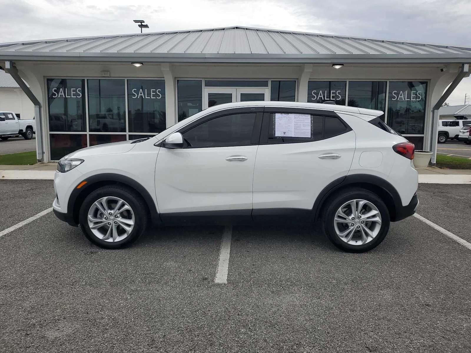 Used 2023 SUMMIT WHITE Buick Preferred image 2