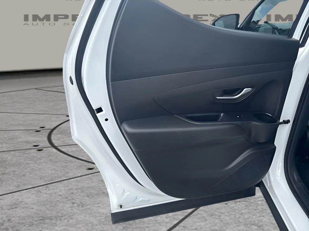 Used 2025 White Hyundai SEL image 25