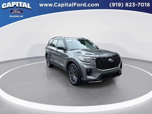 Used 2025 Gray Ford ST-Line image 2
