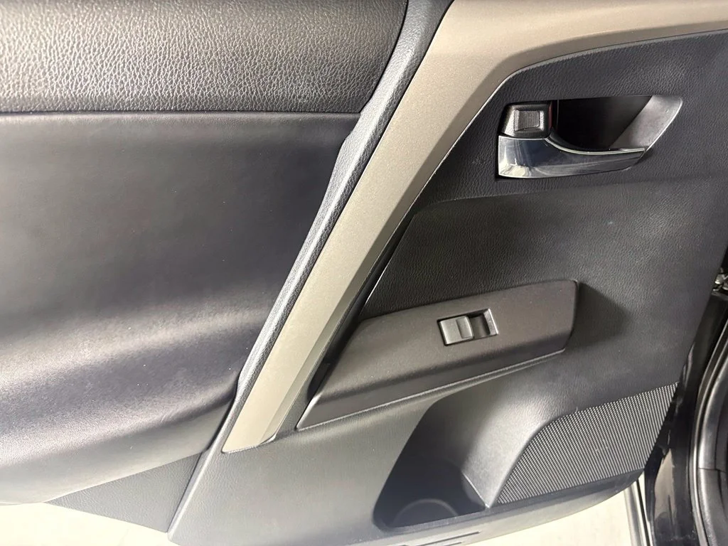 Used 2018 Black Toyota XLE image 35
