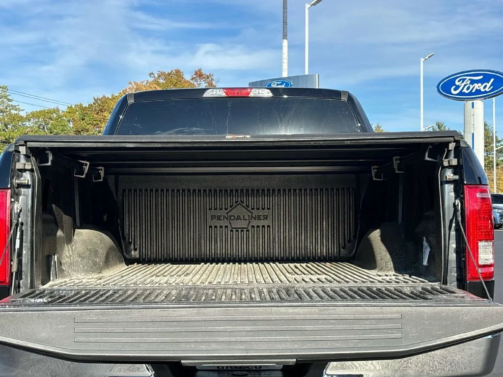 Used 2017  Ford XLT image 9