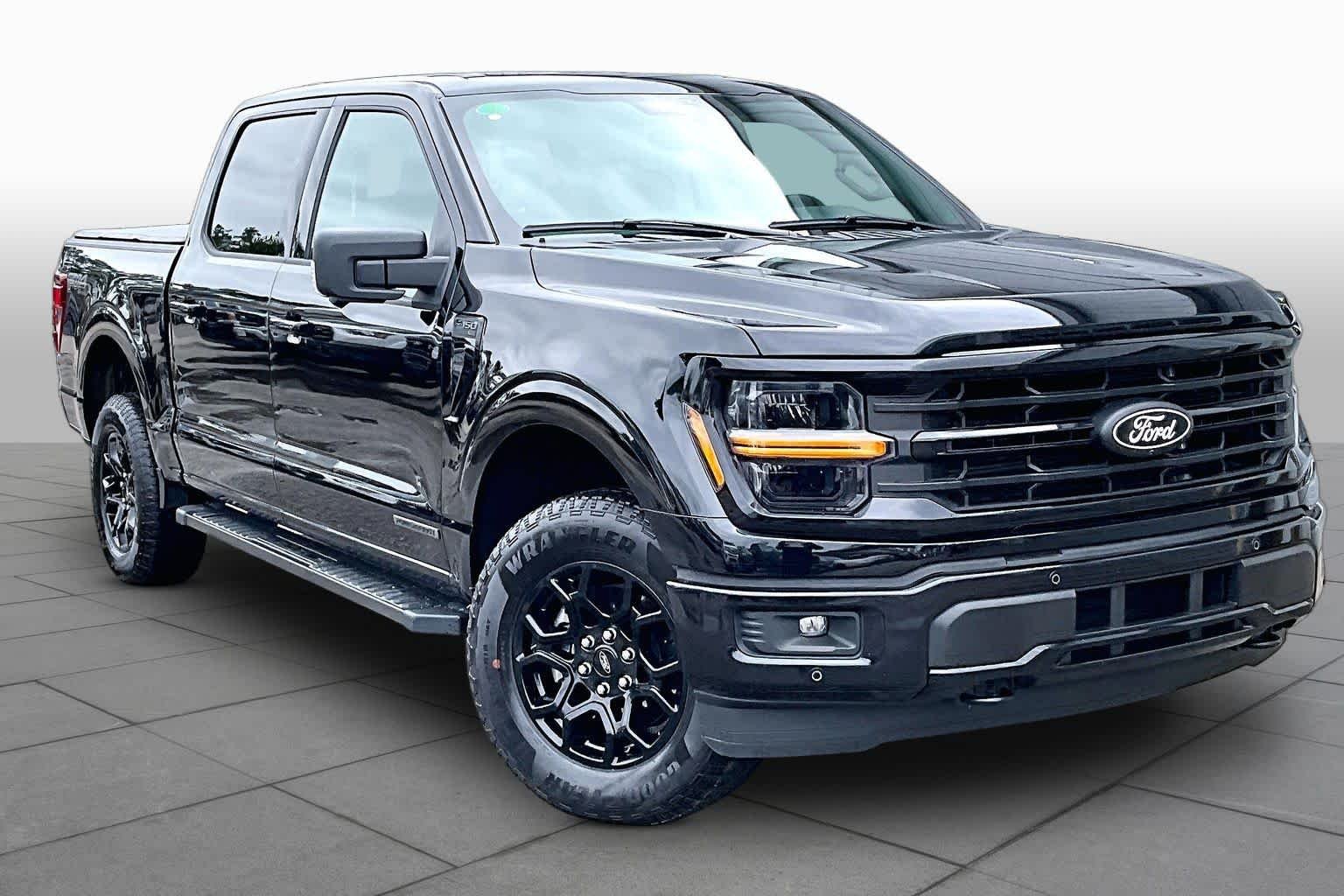 Used 2025 Agate Black Metallic Ford XLT image 3