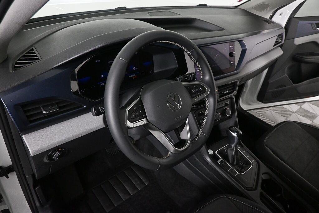 Used 2022 Pure White Volkswagen SE image 6
