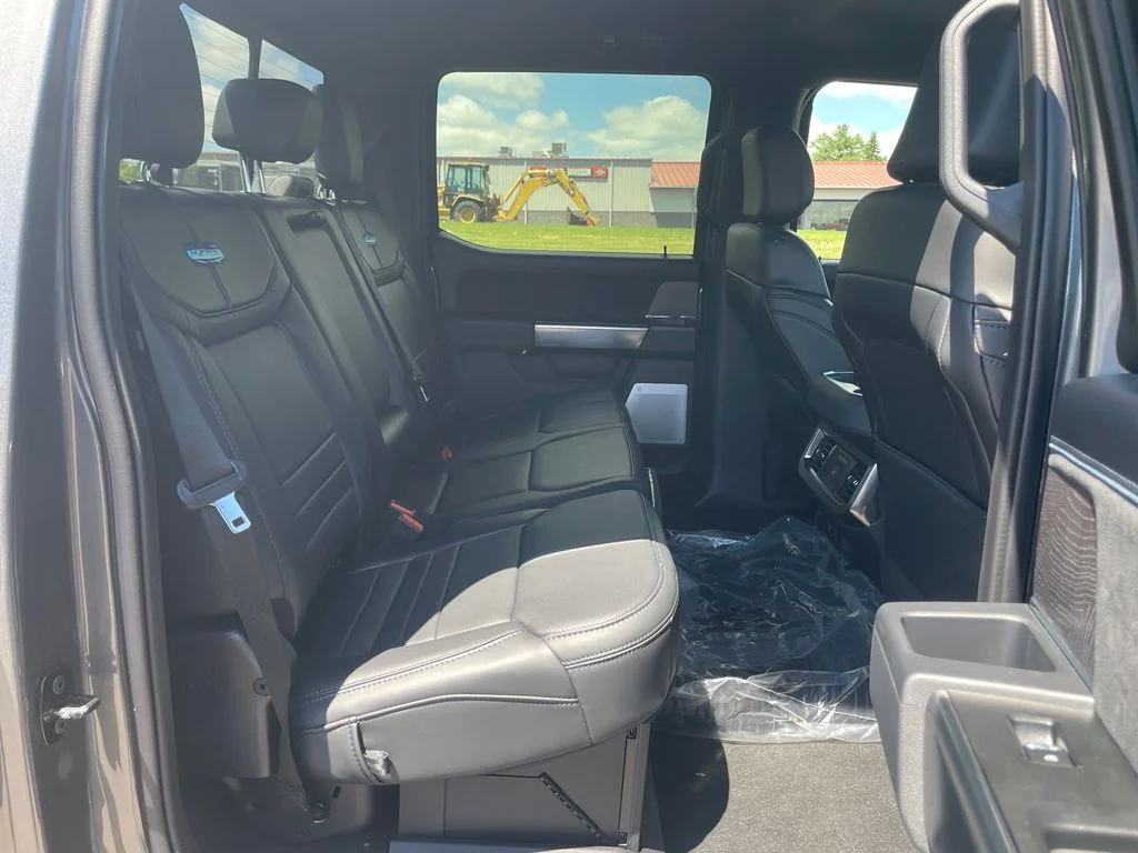 2025 Ford F-350 Super Duty Platinum - Photo 34