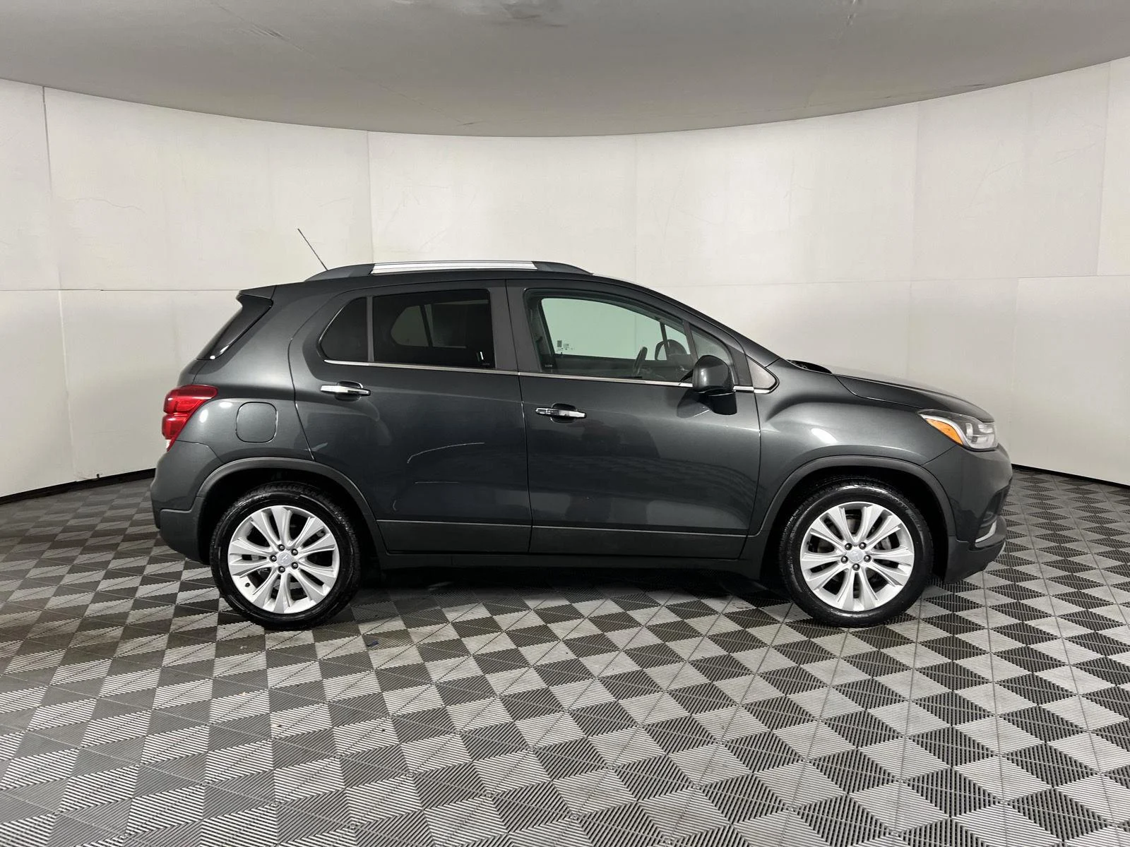 Used 2019 Nightfall Gray Metallic Chevrolet Premier image 47