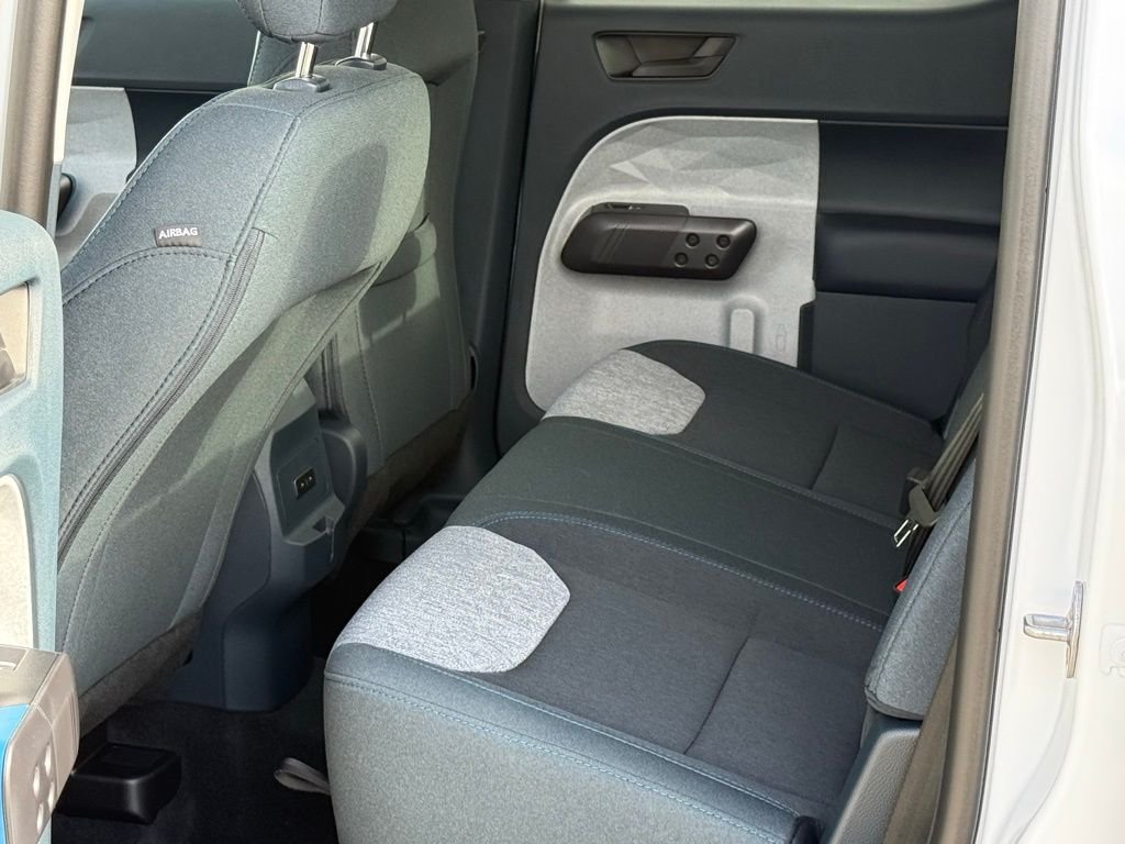 New 2025 Oxford White Ford XLT image 7