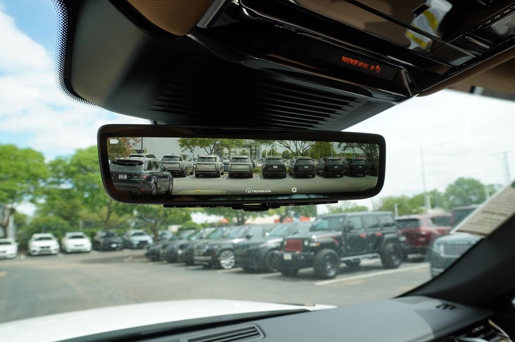 Used 2026 White Land Rover Dynamic SE image 19