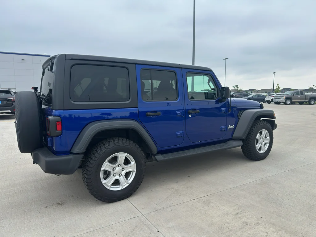 Used 2020 Ocean Blue Metallic Clearcoat Jeep Sport S image 5