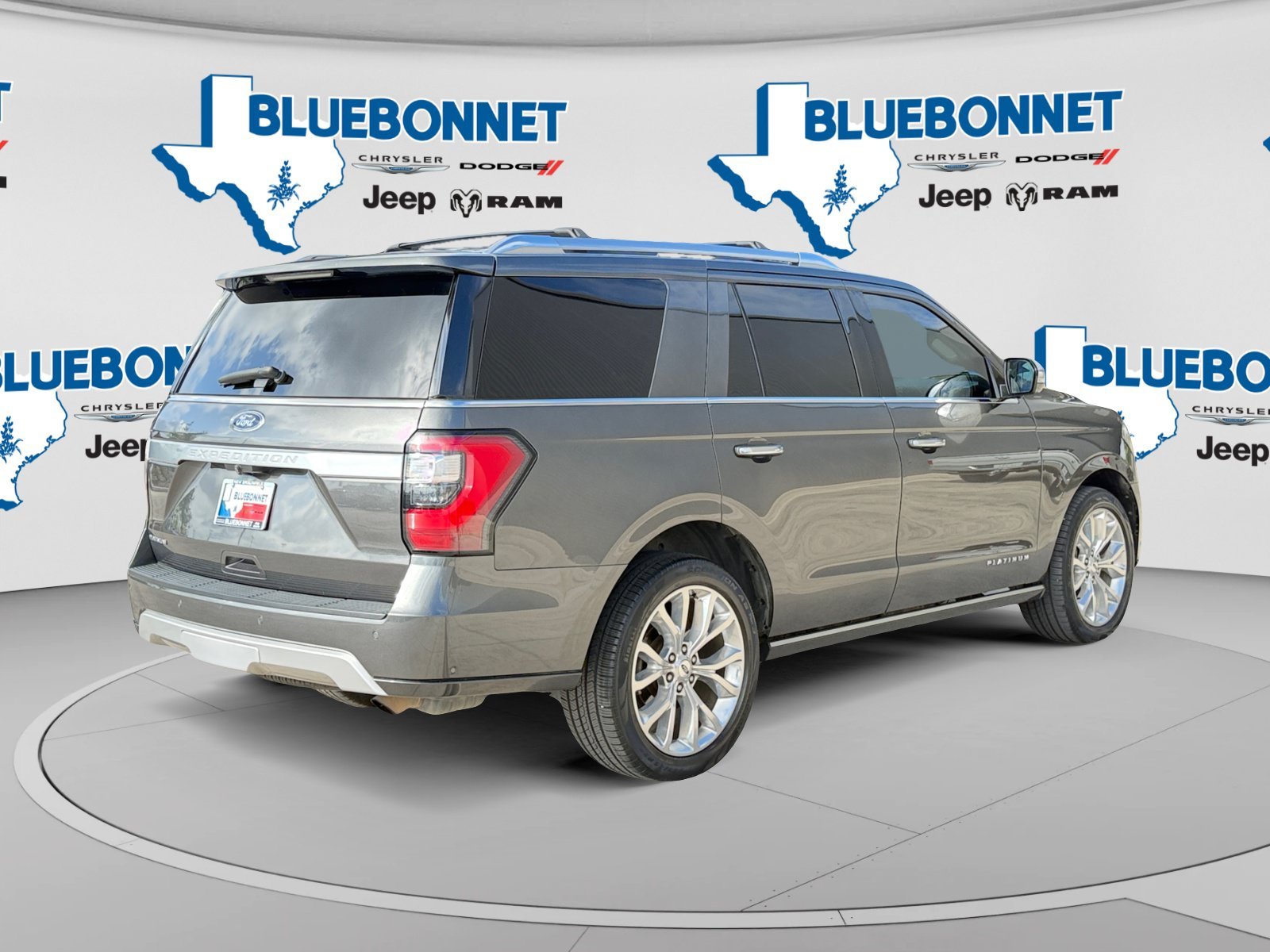 Used 2019 Magnetic Ford Platinum image 5