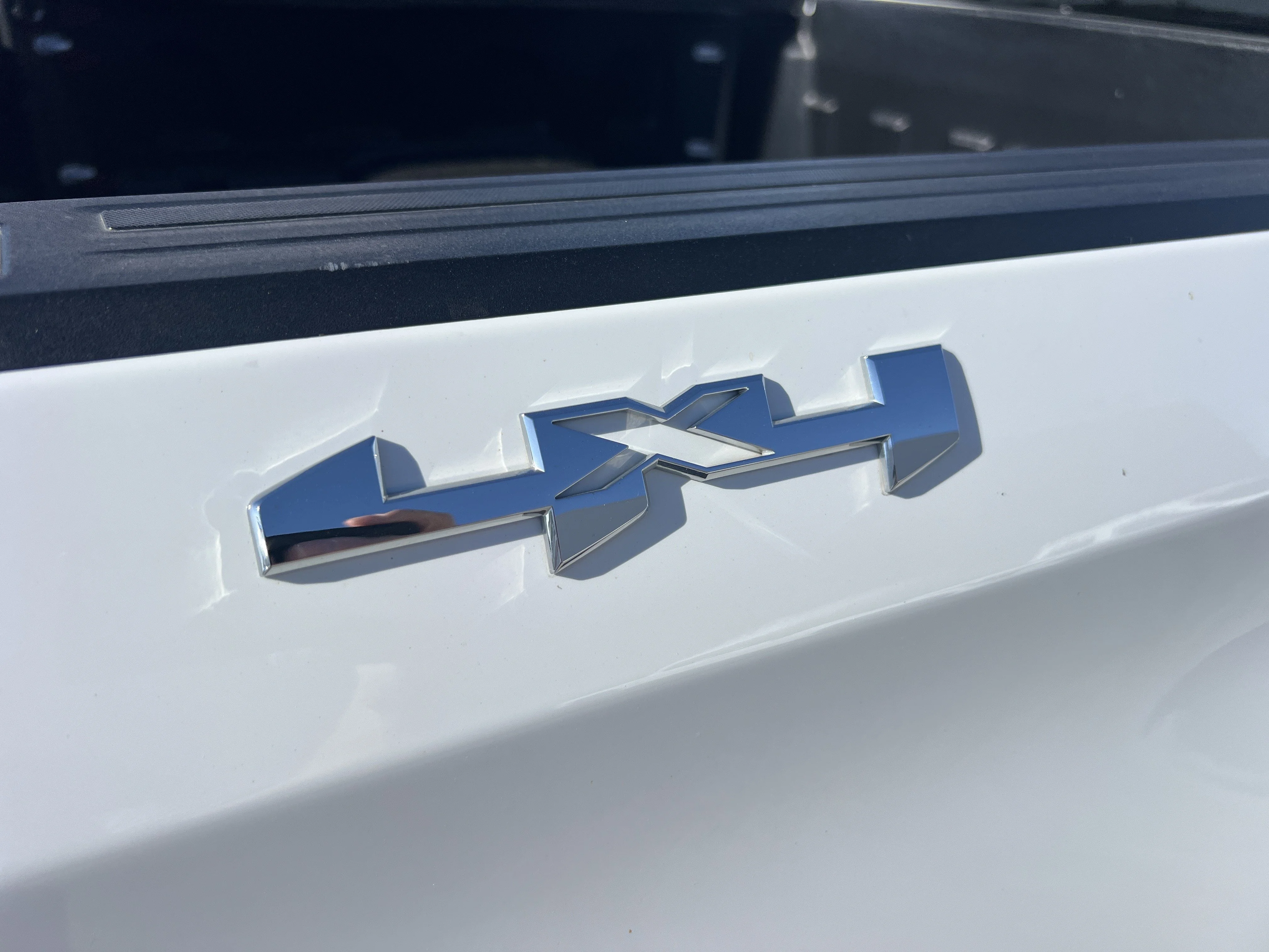 Used 2025 Summit White GMC SLT image 10