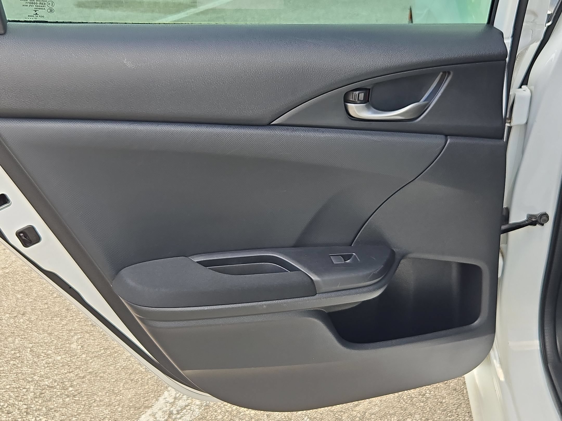 Used 2018 White Honda  image 15