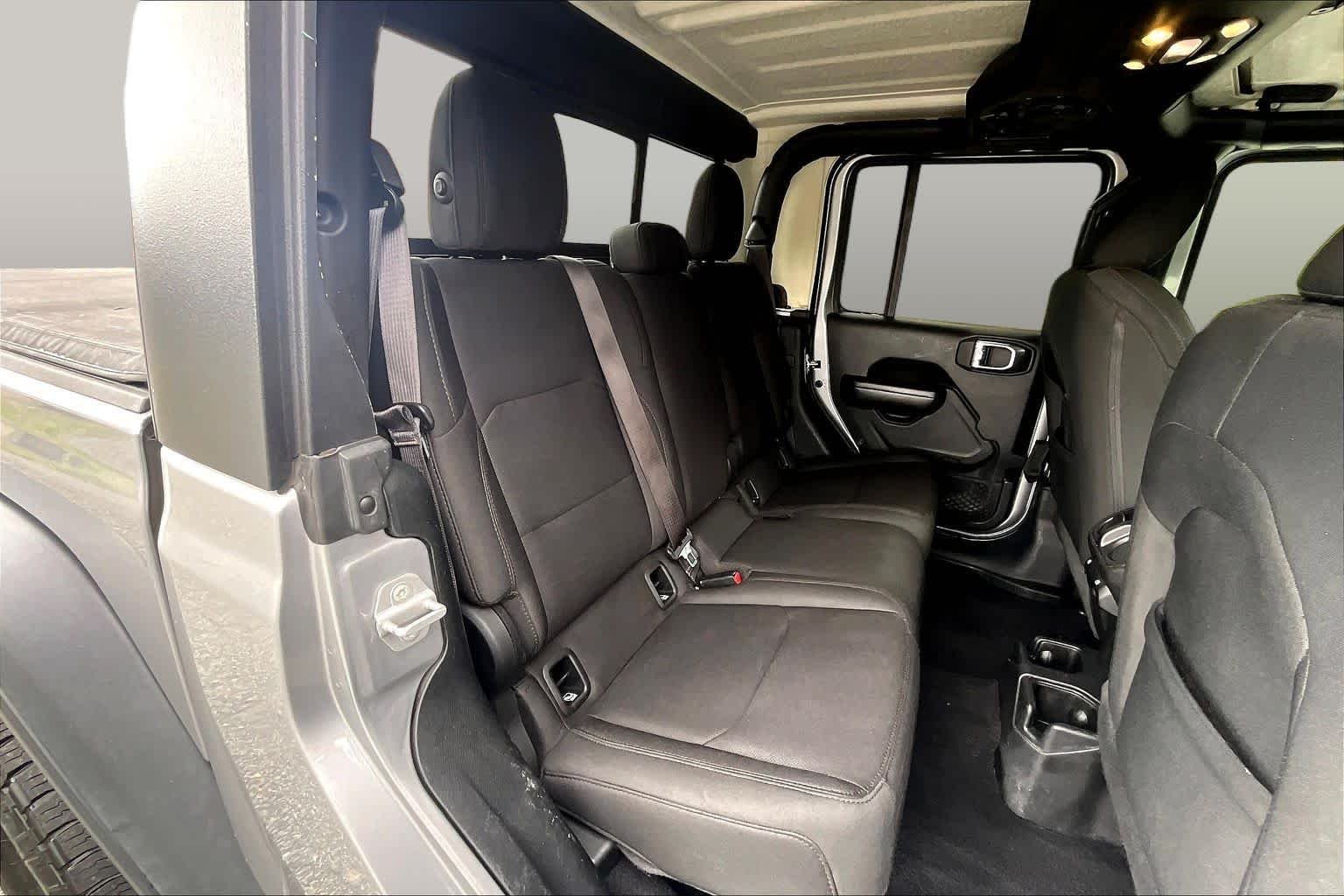 Used 2020 Billet Silver Metallic Clearcoat Jeep Sport S image 21