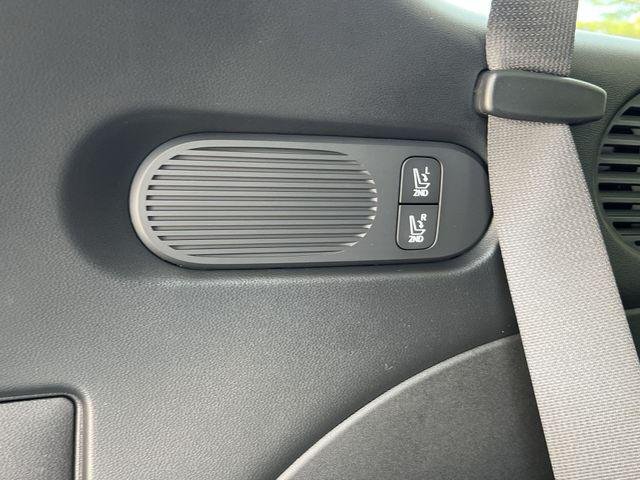 New 2026 White Hyundai SE FWD image 35