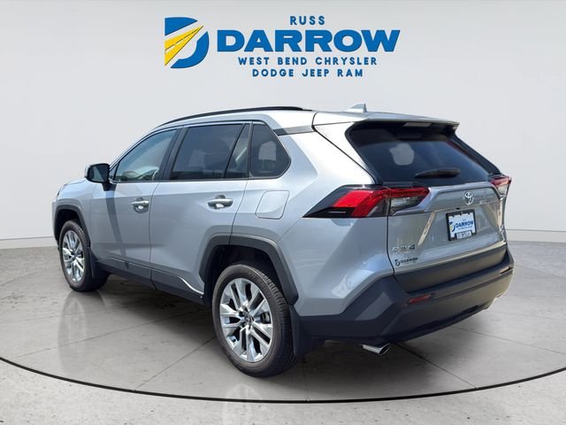 Used 2025 Silver Toyota XLE Premium image 3