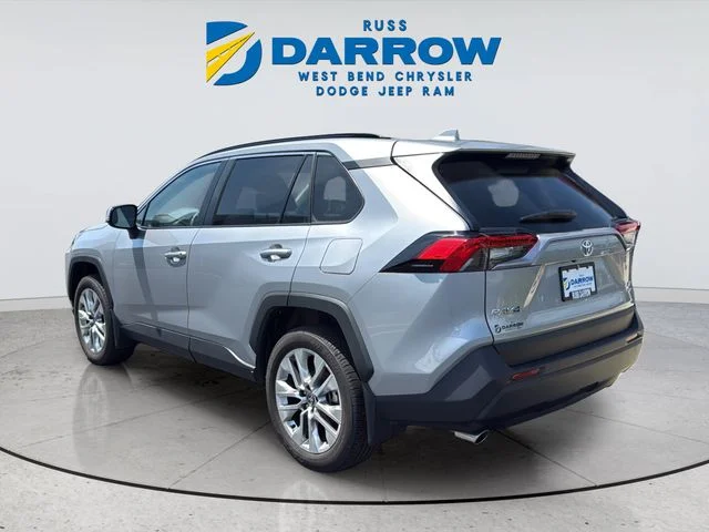 Used 2025 Silver Toyota XLE Premium image 3
