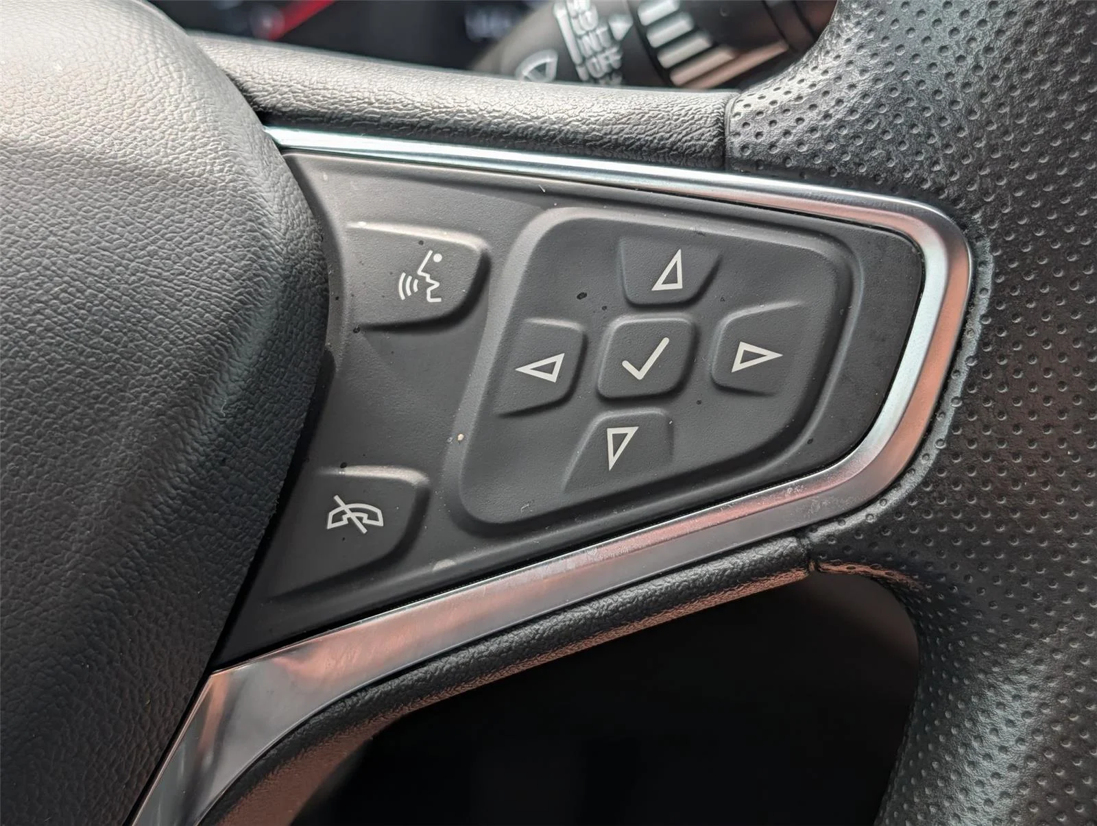 Used 2023 Mineral Gray Metallic Chevrolet LT image 24