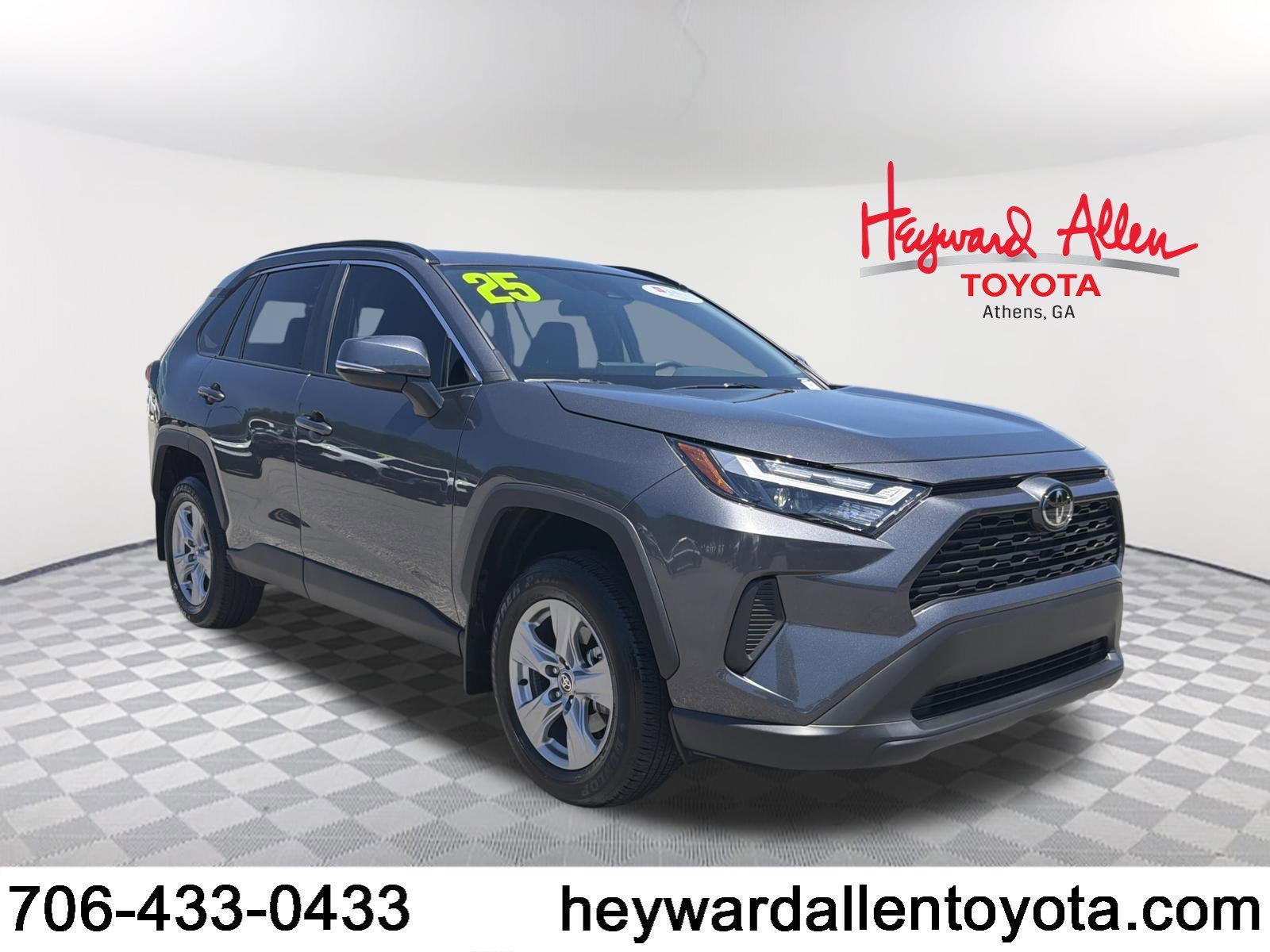 2025 Toyota RAV4 XLE FWD's photo