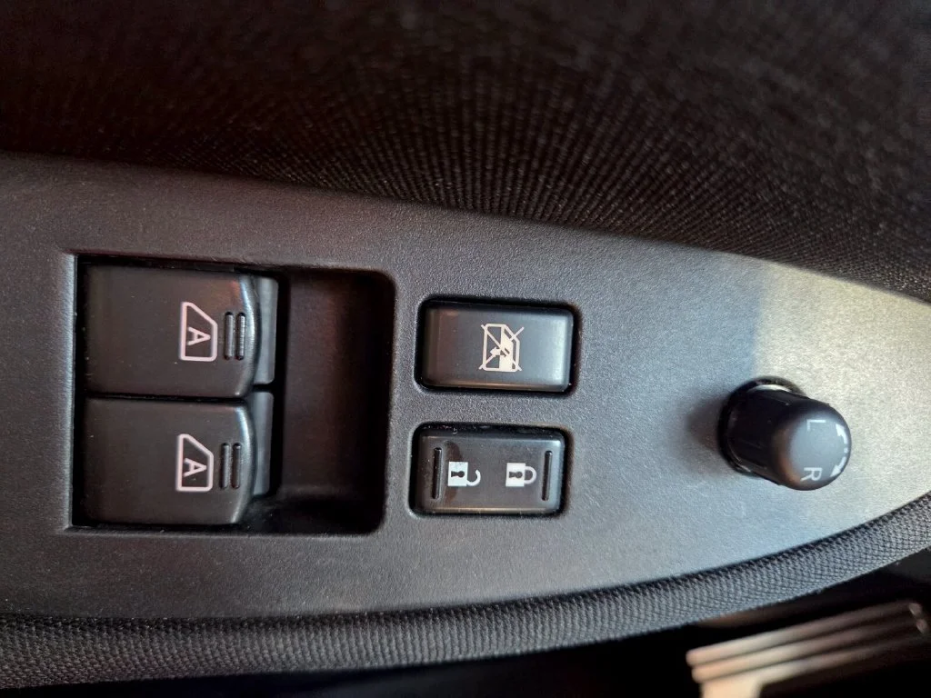 Used 2014 Gray Nissan Base image 18