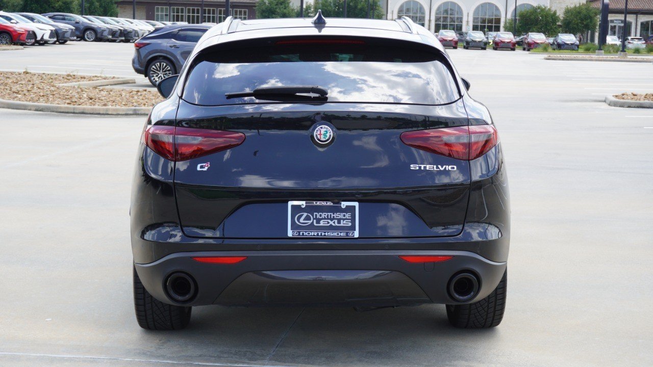 Used 2018 Black Alfa Romeo  image 7
