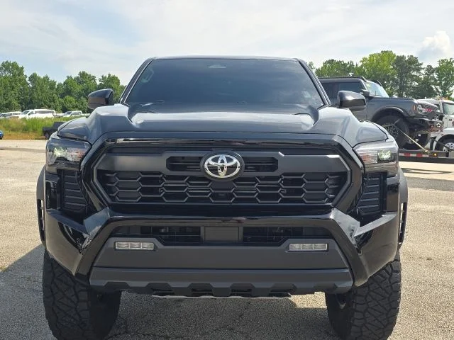 Used 2025  Toyota  image 8