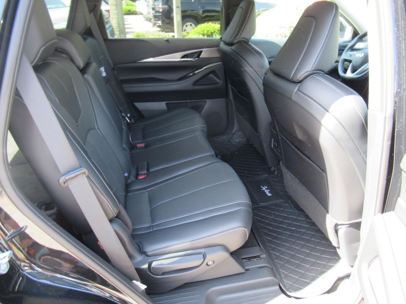 Used 2023 Black INFINITI LUXE image 35