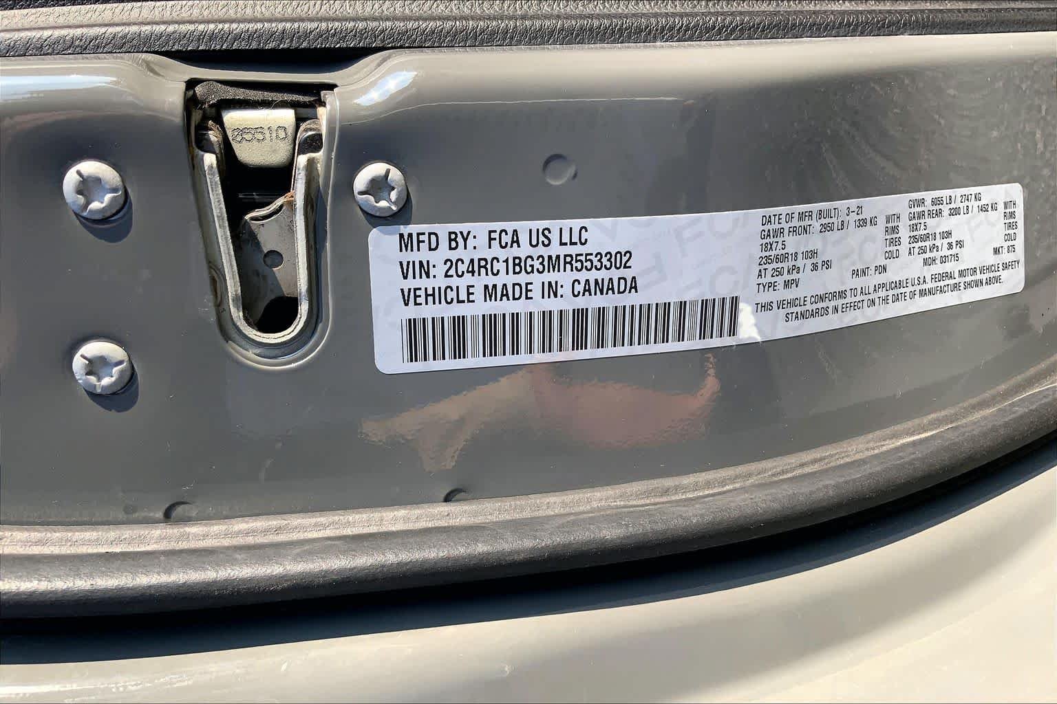 Used 2021 Ceramic Gray Clearcoat Chrysler Touring L image 29