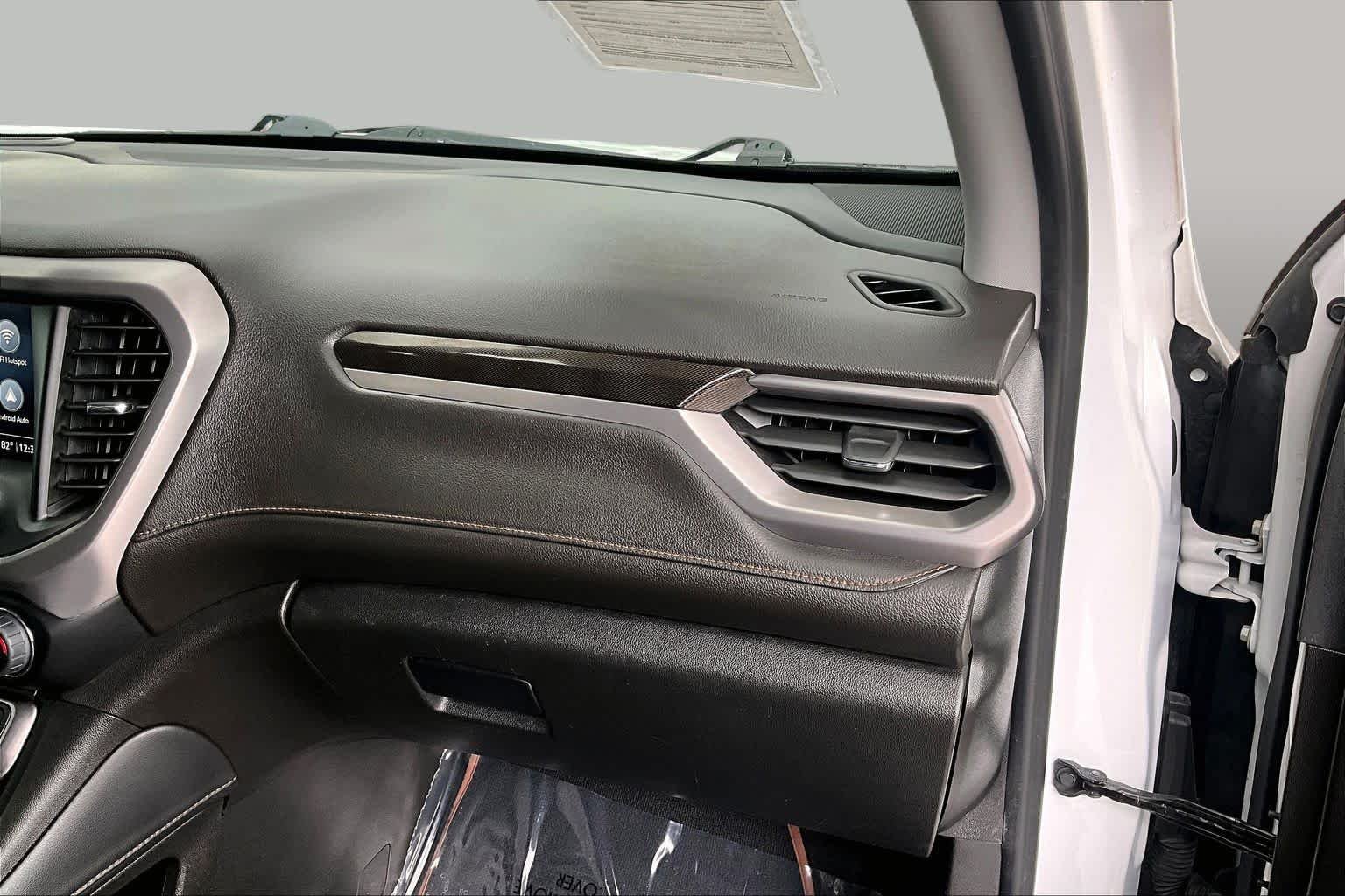 Used 2023 White Frost Tricoat GMC AT4 image 18