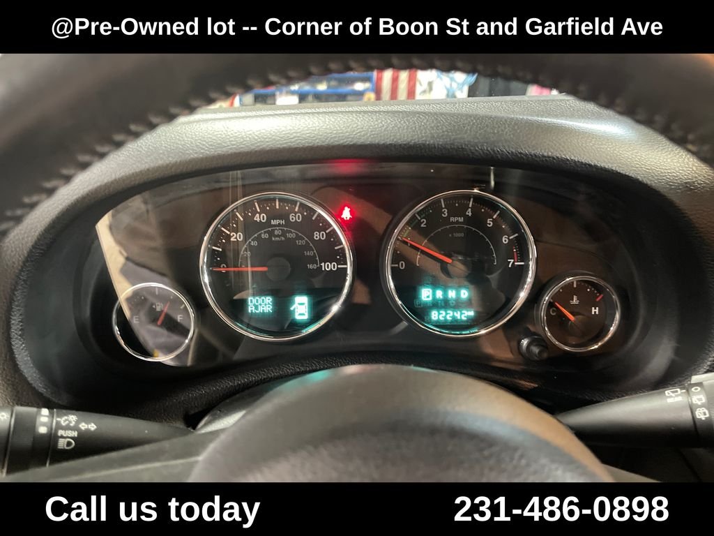 Used 2015 Silver Jeep Unlimited Sport image 21