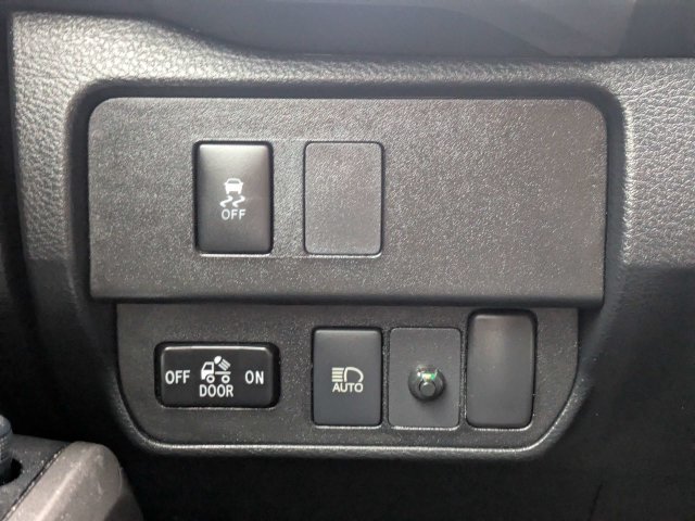 Used 2021 Silver Toyota SR5 image 22