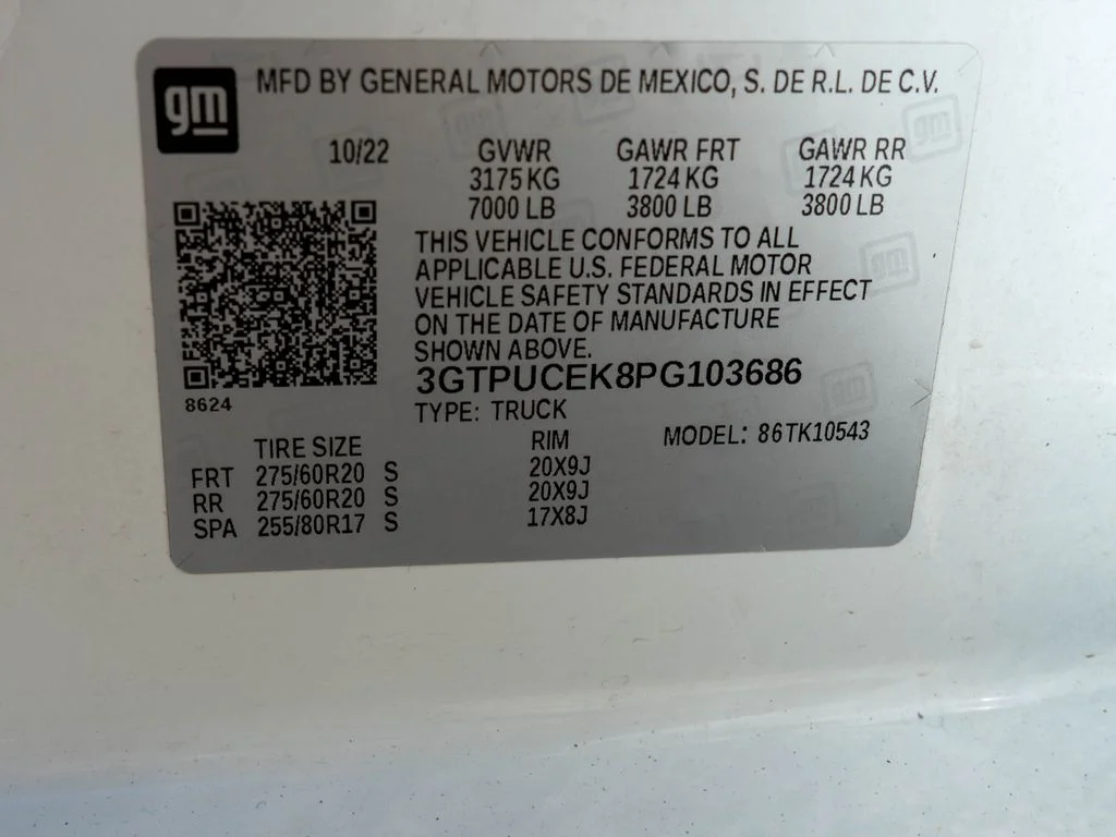 Used 2023 White GMC Elevation image 39