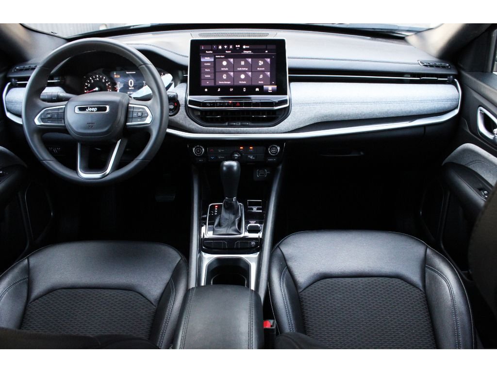 Used 2024 Diamond Black Crystal Pearlcoat Jeep Latitude image 13