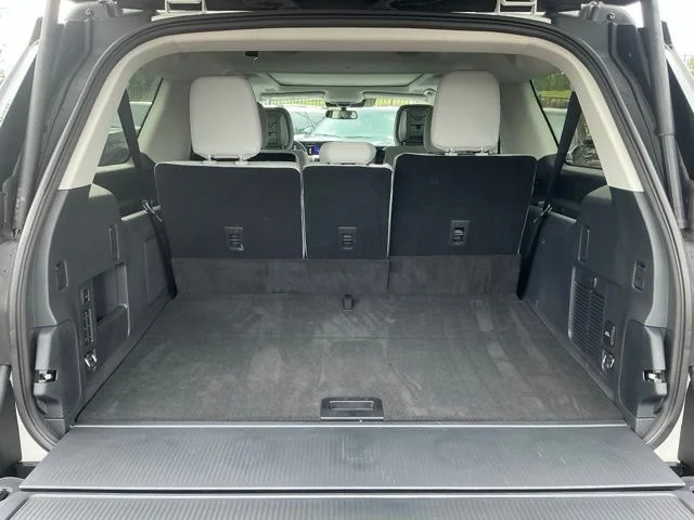New 2026 Star White Metallic Tri-Coat Ford MAX Platinum® image 7