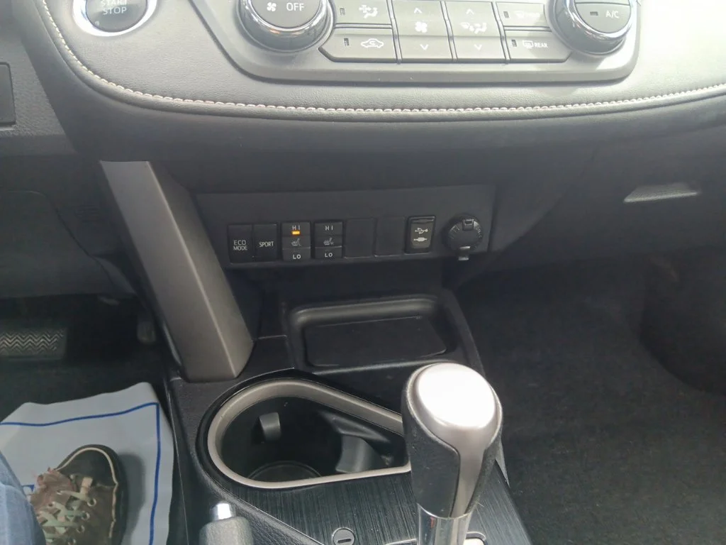 Used 2016 Black Toyota Limited image 22