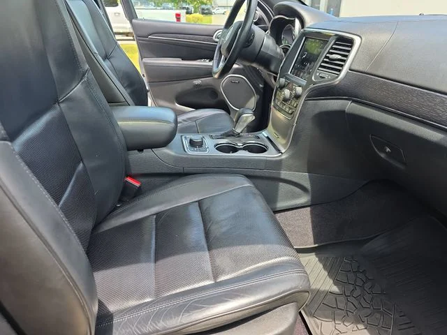 Used 2018 Silver Jeep Overland image 11
