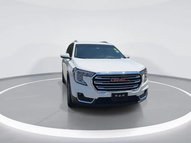Used 2024  GMC SLT image 3