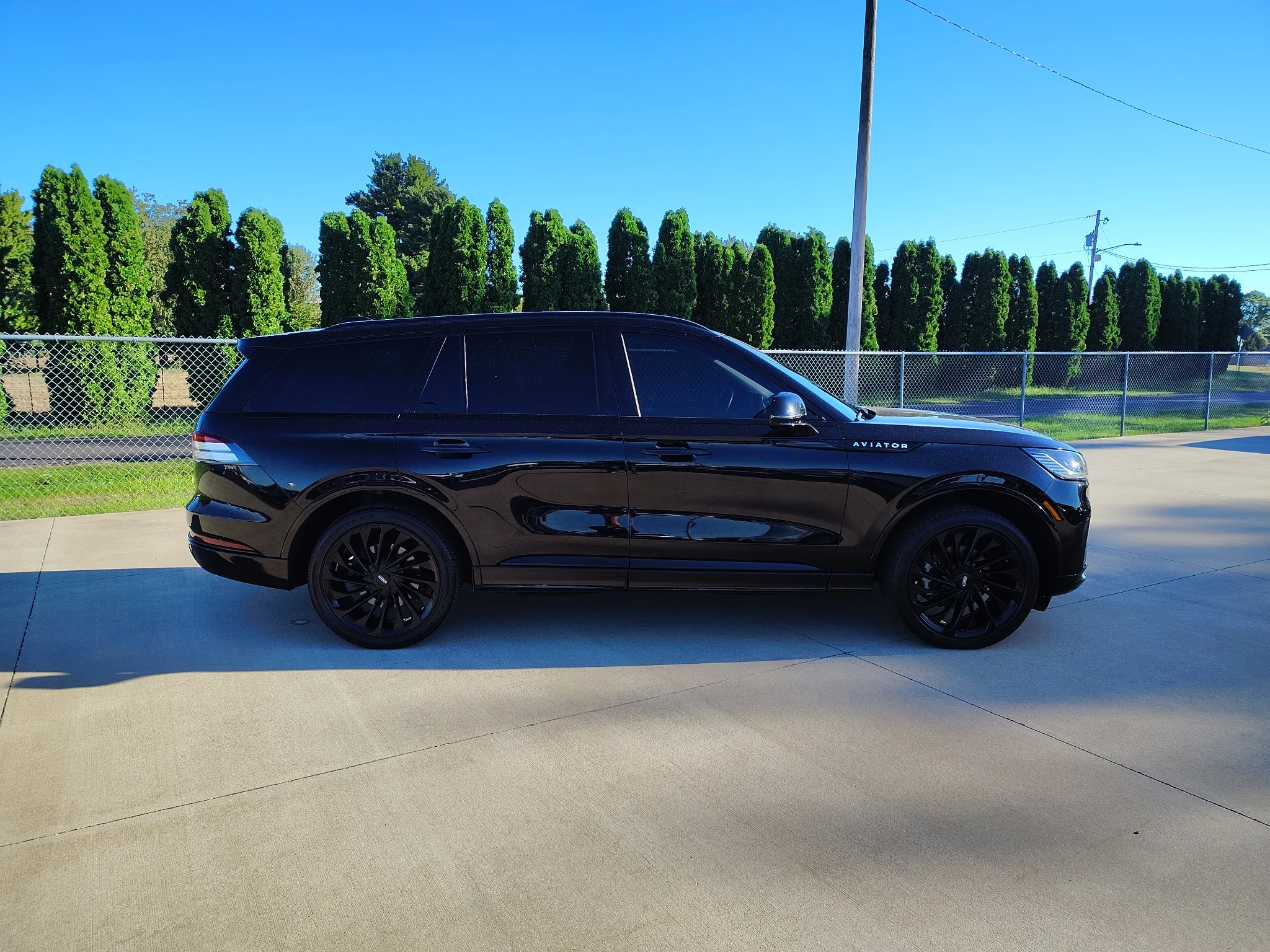 Used 2025 Infinite Black Metallic Lincoln Reserve image 3
